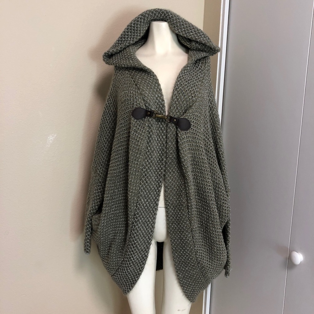 Simply Noelle Sage Green hooded  sweater S/M
